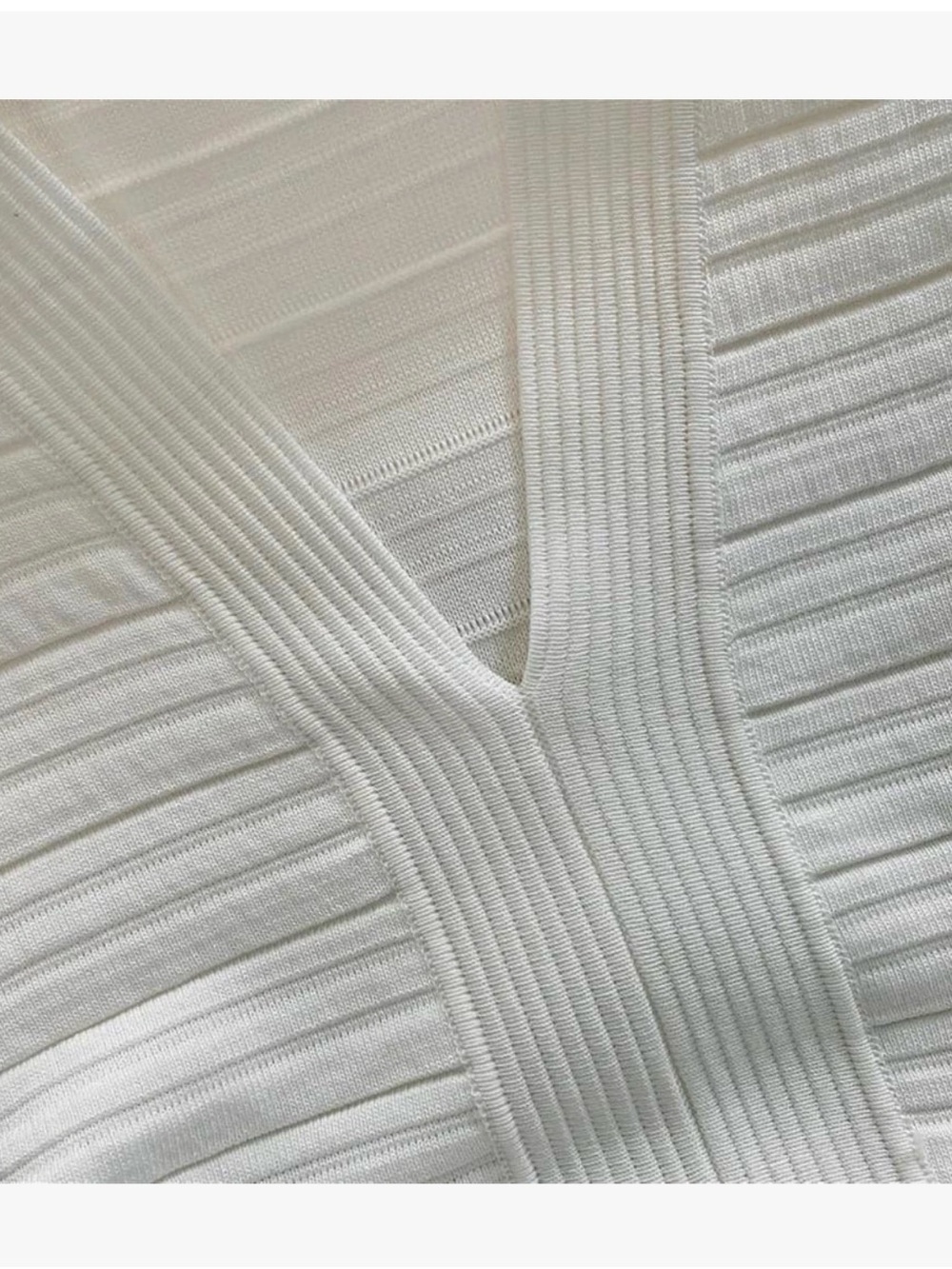 Sleeveless White Ribbed V-Neck Dress - Picture 4 of 5